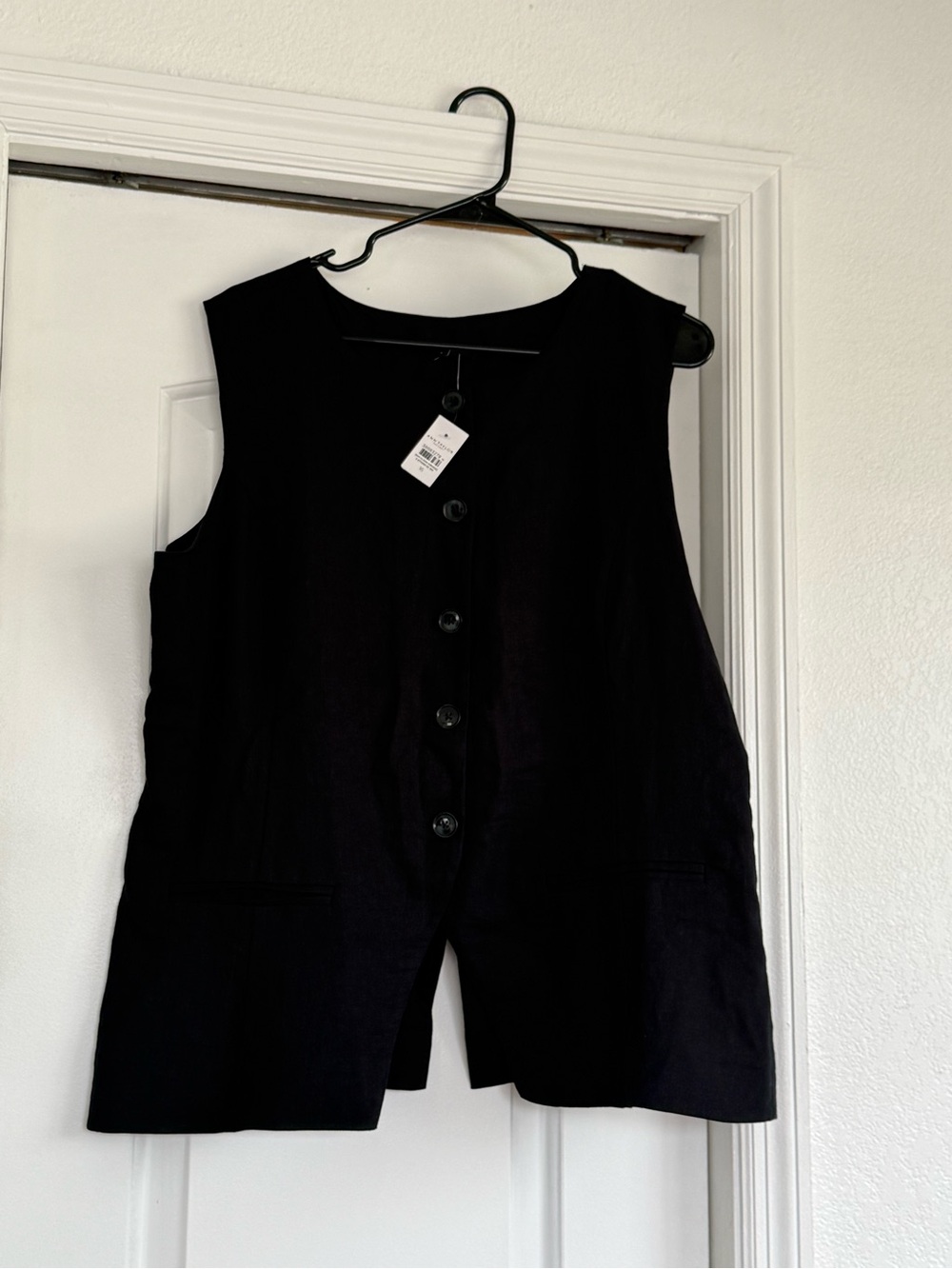 Ann Taylor Black Sleeveless Button-Front Vest